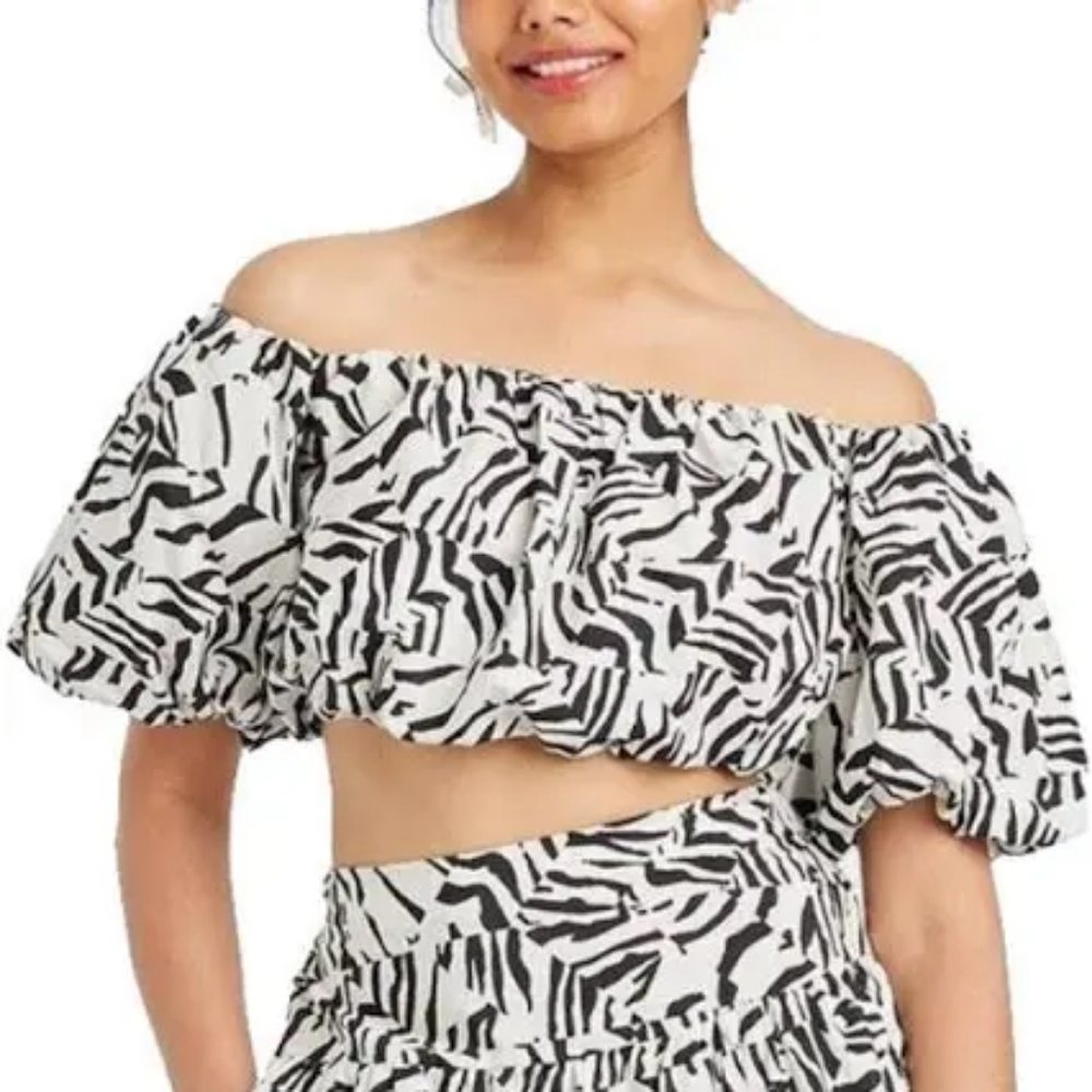 A New Day Black and White Puff Sleeve Crop Blouse